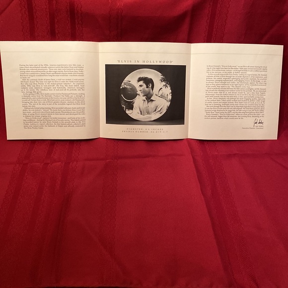 Elvis Presley: Looking at a Legend Delphi Collector Plate - 8 1/2” - Picture 4 of 7